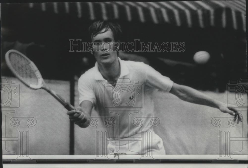 1969 Press Photo Zeljko Franulovic-Yugoslavian Tennis Player Lunges For Ball - Historic Images