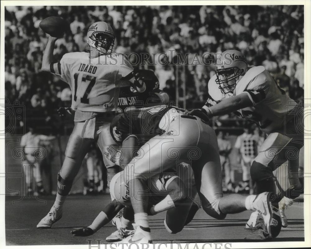 1991 Press Photo John Friesz-Star Quarterback for the Idaho Vandals Makes Throw - Historic Images
