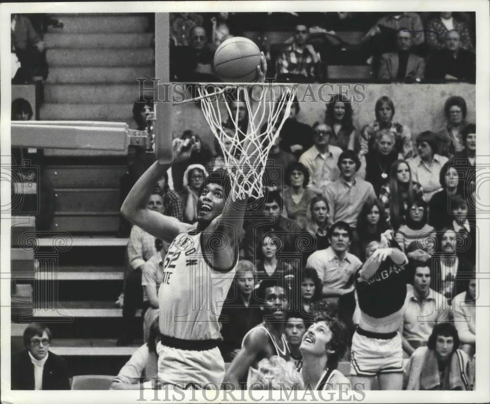 1977 Press Photo Washington State University basketball player, James Donaldson - Historic Images