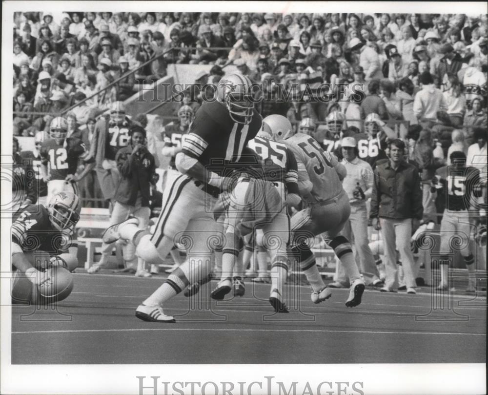 1976 Press Photo Washington State football player, Dan Doornick, in action - Historic Images