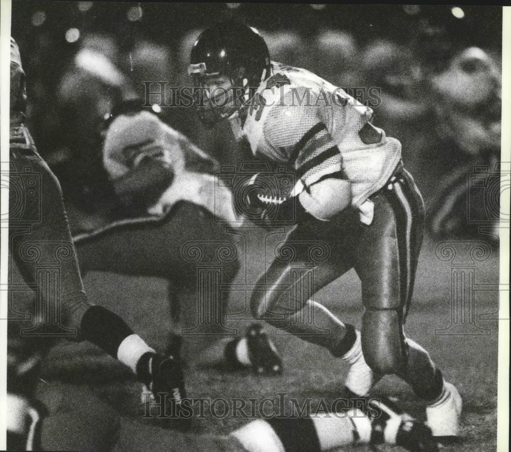 1990 Press Photo Ben Gannon-West Balley Football&#39;s Running Back Charges - Historic Images