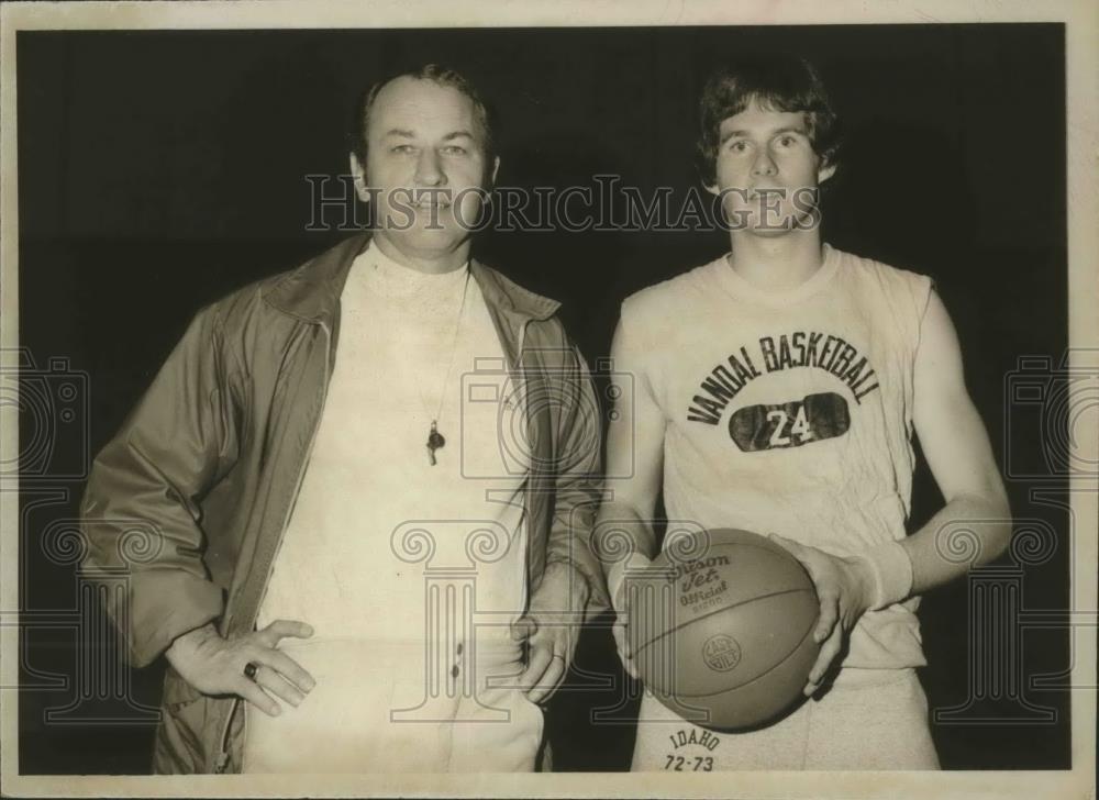 1973 Press Photo Vandals basketball coach Wayne Anderson &amp; Dick Fields - Historic Images