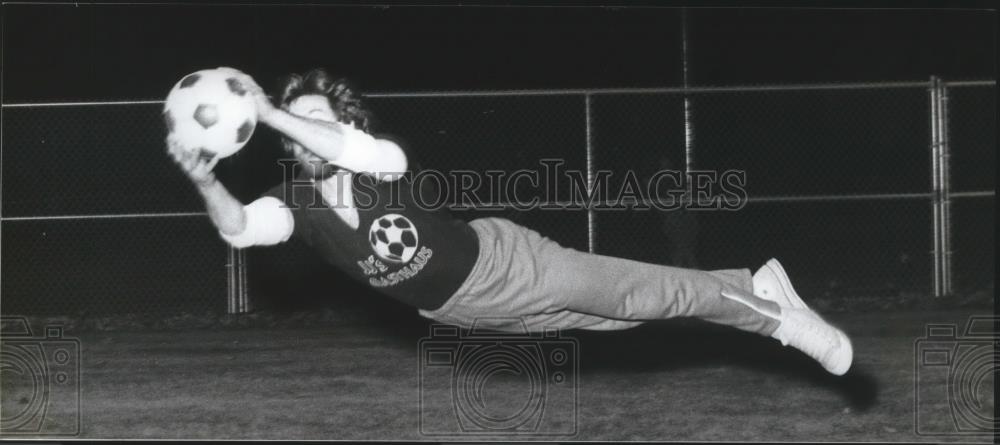 Press Photo Soccer player, Don Etten, leaps for the ball - sps02380 - Historic Images