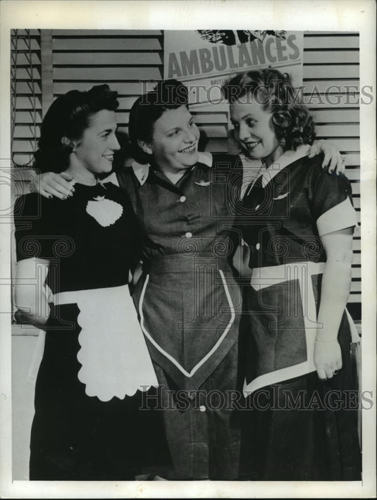 1942 Press Photo New York Alvina Nagy named the Queen of Trays NYC - neny06903 - Historic Images