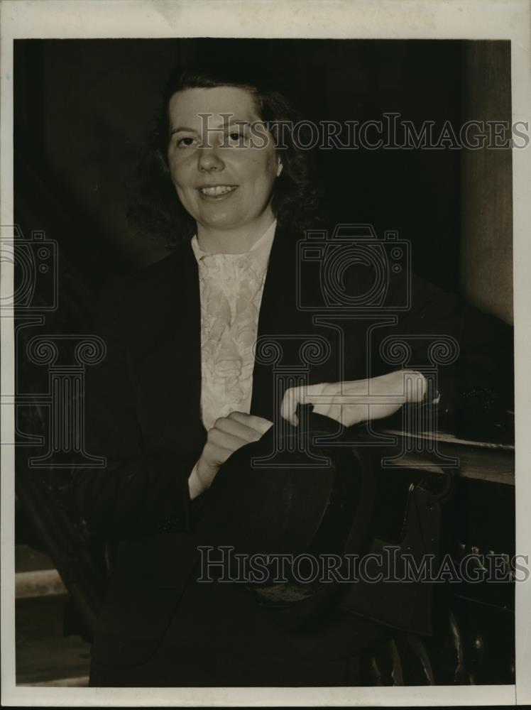 1939 Press Photo New York Marian Cribbs talks about robbery in her home NYC - Historic Images