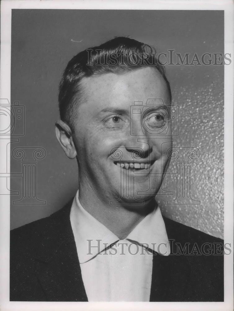 1957 Press Photo Auto race driver Pat Flaherty is all smiles - sps01686 - Historic Images