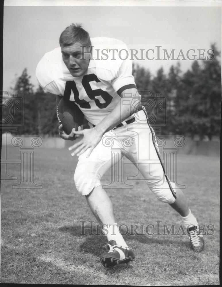 1968 Press Photo Oregon State football player, Bill &quot;Earthquake&quot; Enyart - Historic Images