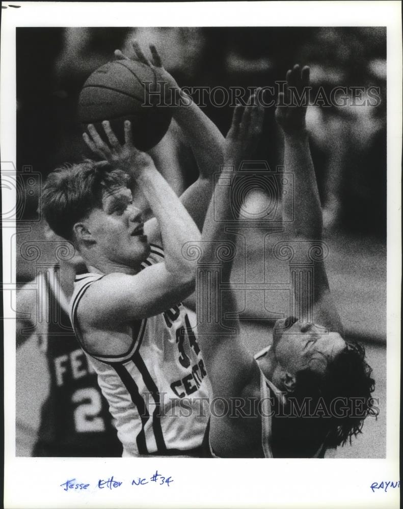 1992 Press Photo North Central basketball player #34, Jesse Etter, in action - Historic Images