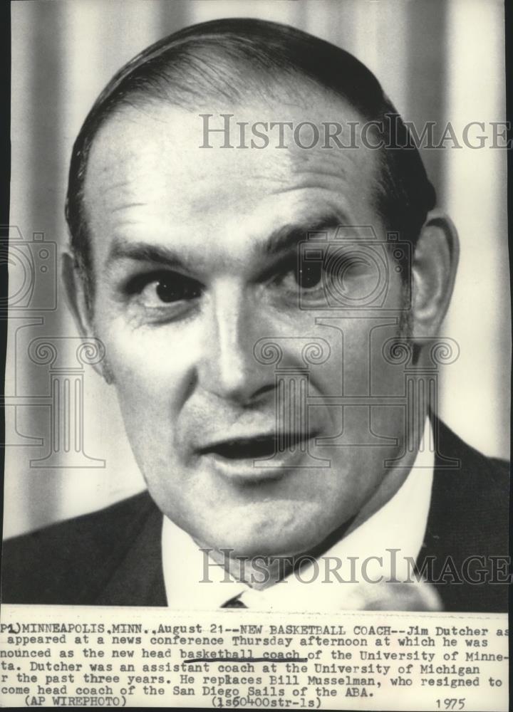 1975 Press Photo New University of Minnesota head basketball coach, Jim Dutcher - Historic Images