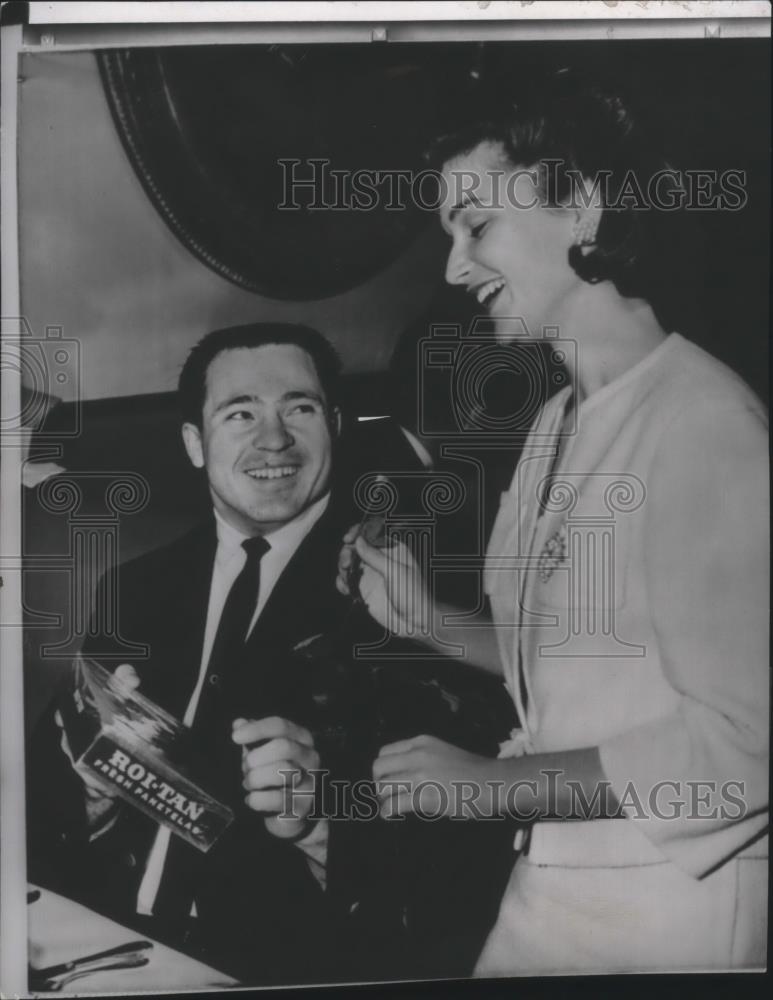 1964 Press Photo Oregon State football player, Al East &amp; Rose queen, Dawn Baker - Historic Images