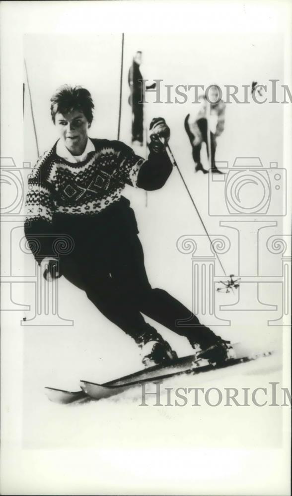 1964 Press Photo Traudi Eder-Skier Concentrating While Going Down the Slopes - Historic Images