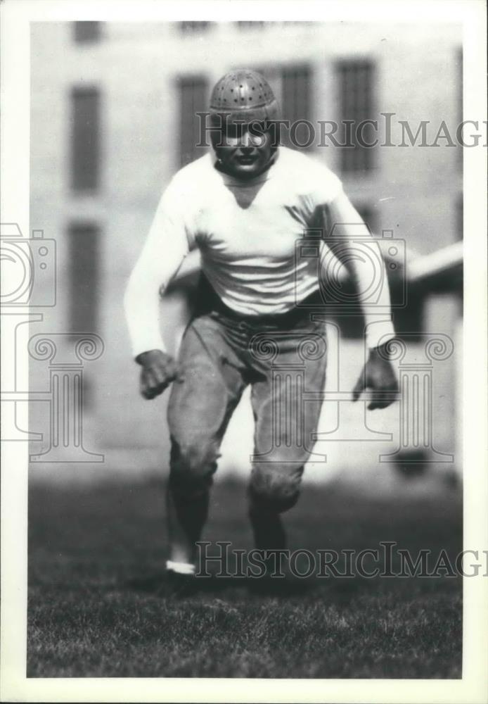 1996 Press Photo Turk Edwards-Football Player Rushed Toward Camera - sps02670 - Historic Images