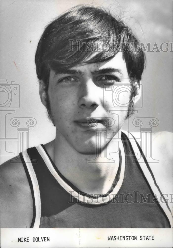 1972 Press Photo Mike Dolven of the Washington State Basketball Team Poses - Historic Images