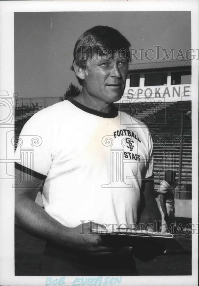 1976 Press Photo Bob Everson-SFCC Football Coach on the Playing Field - sps02749 - Historic Images