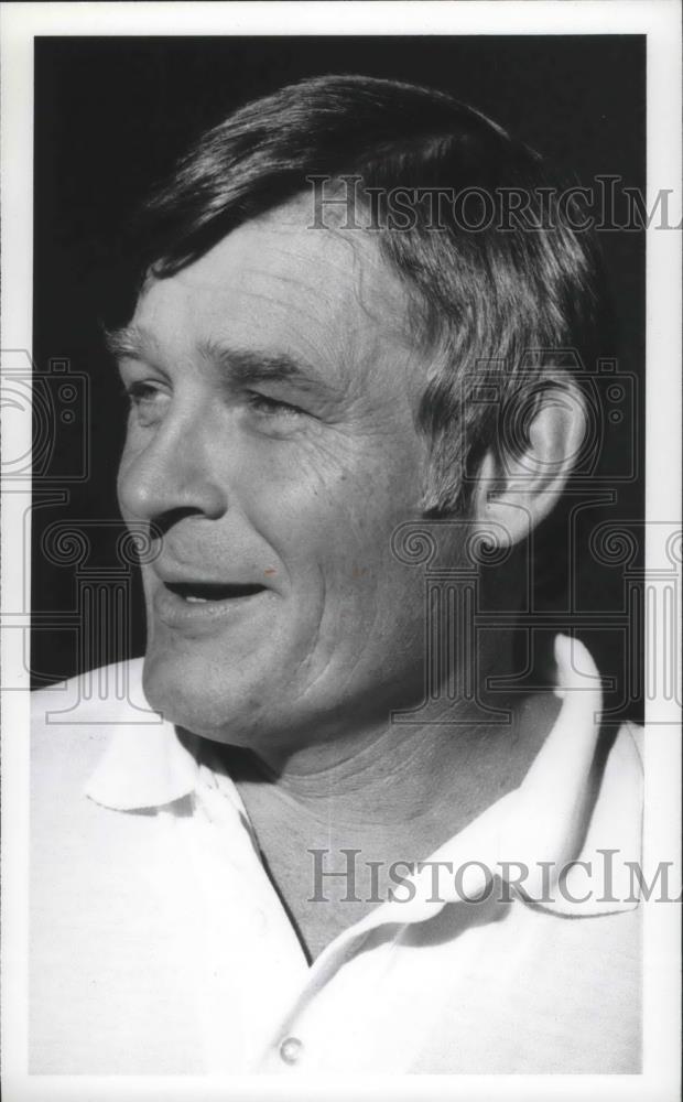 1973 Press Photo Bob Everson-SFCC Football Coach Poses for Photograph - sps02750 - Historic Images