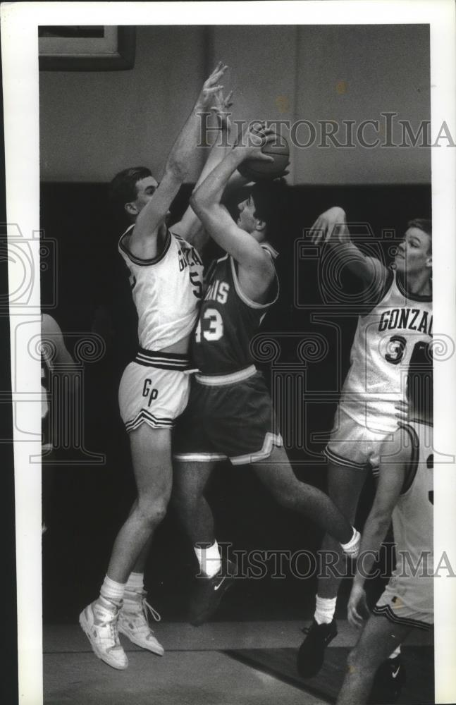 1990 Press Photo Chris Dorsh-Ferris&#39; Basketball Player Blocked by Opponent - Historic Images