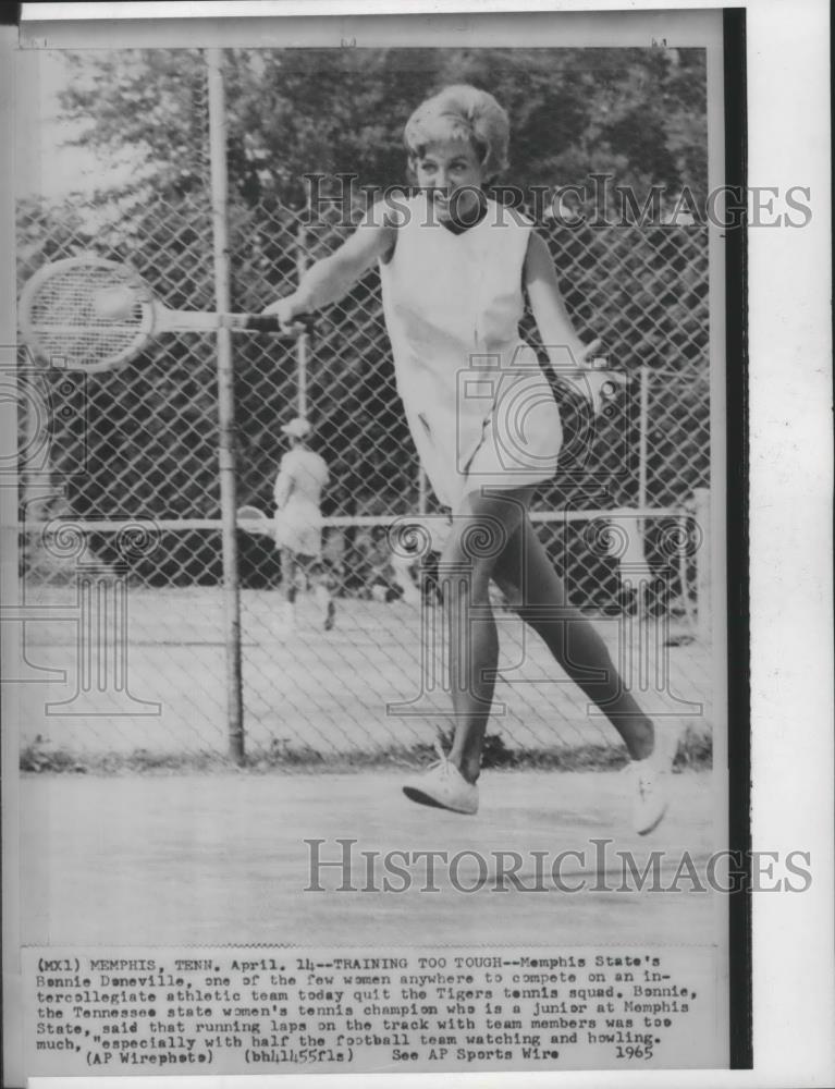 1965 Press Photo Bonnie Doneville-Memphis State Tennis Player Returns Ball - Historic Images