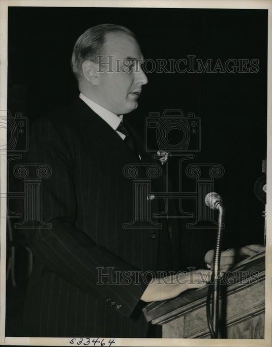 1939 Press Photo New York Finnish Consul General TD Vahevouri speaks at rally NY - Historic Images