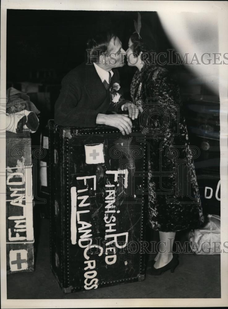 1939 Press Photo New York David Miskanen leaves for Finland NYC  - neny07207 - Historic Images