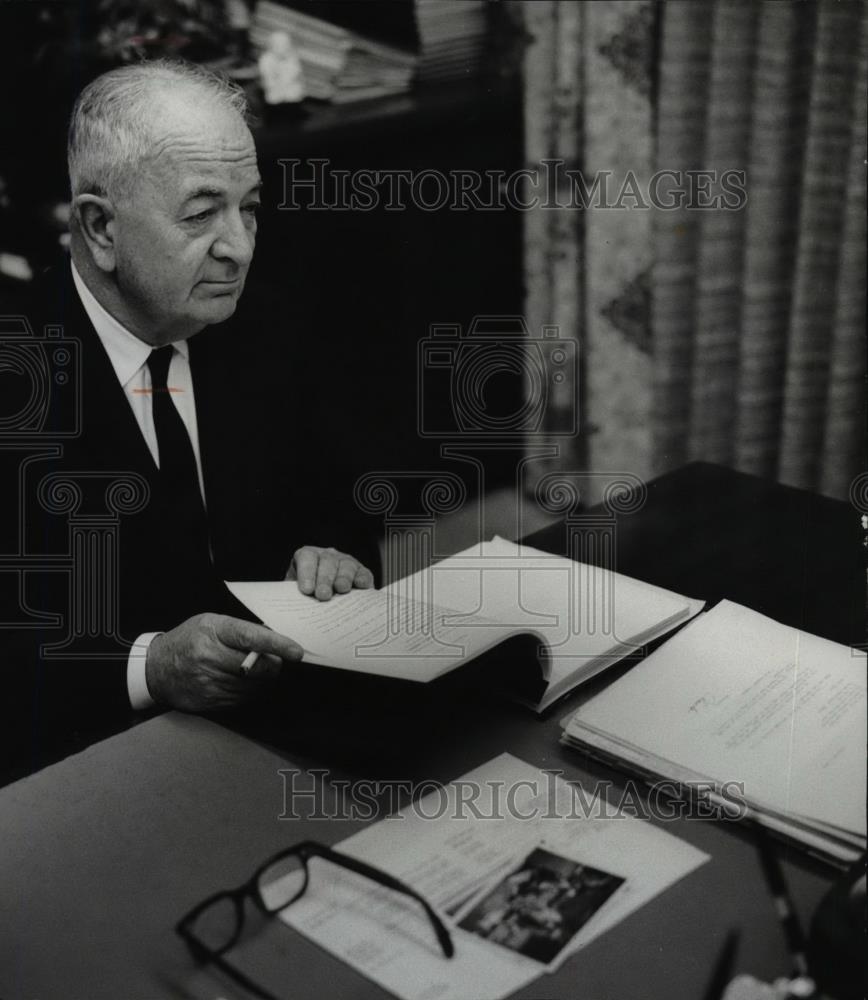 1964 Press Photo Miami Beach Fla. Bankers pick Tacoma Man, Rene Odlin. - Historic Images