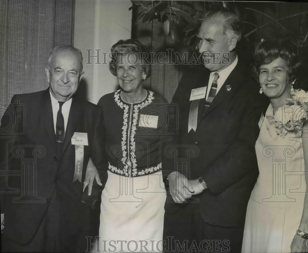 1966 Press Photo Reno Odlin and unidentified people. - spa14287 - Historic Images