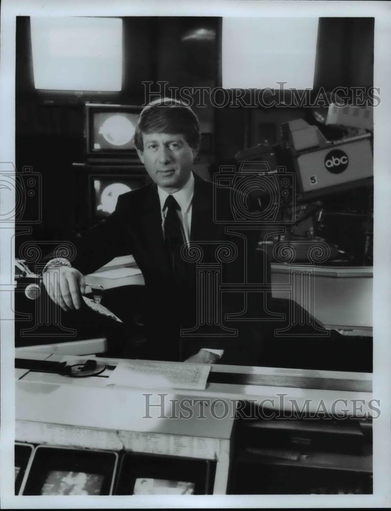 1985 Press Photo News Correspondent Ted Koppel - spa15759 - Historic Images
