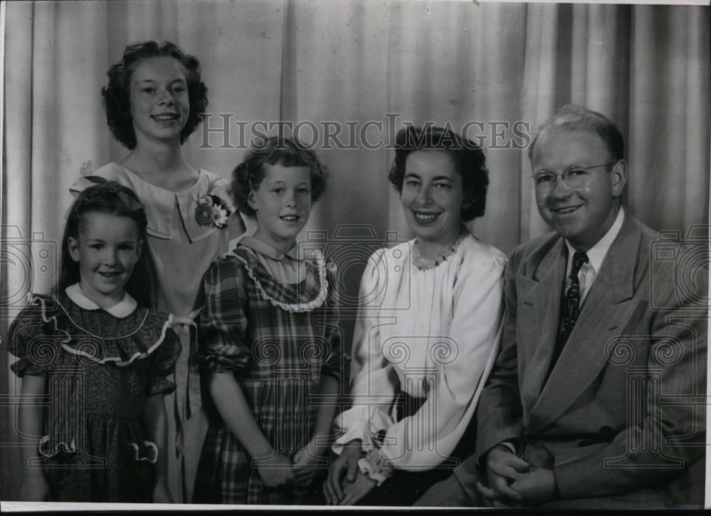Press Photo Rev Wilson Rasco &amp; family, Millwood Community Presbyterian Church - Historic Images