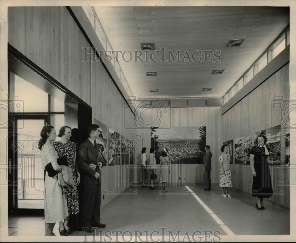1949 Press Photo New Oregon Trail attraction at Visitors Information Center - Historic Images