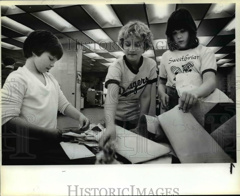 1981 Press Photo Sweetbriar Elementary School, Coupons - orb62771 - Historic Images