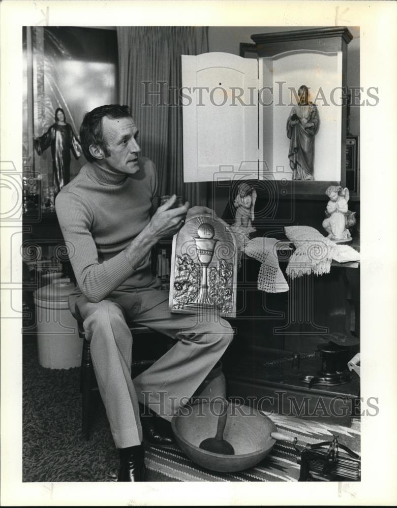 1984 Press Photo Appraiser Roy Haines on museum curators &amp; collectors on items - Historic Images