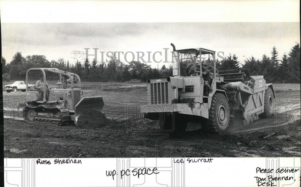 1990 Press Photo Russ Sheehan and Lee Surratt At Contruction Site - orb63730 - Historic Images