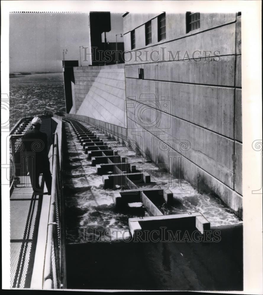 Press Photo Water flowed over fish ladders at Ice Harbor Dam  - orb64807 - Historic Images