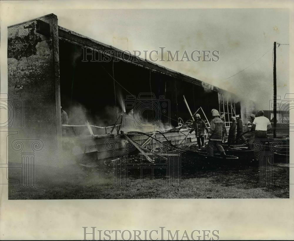1971 Press Photo Fire at Beaverton's Fir Grove Elementary School orb