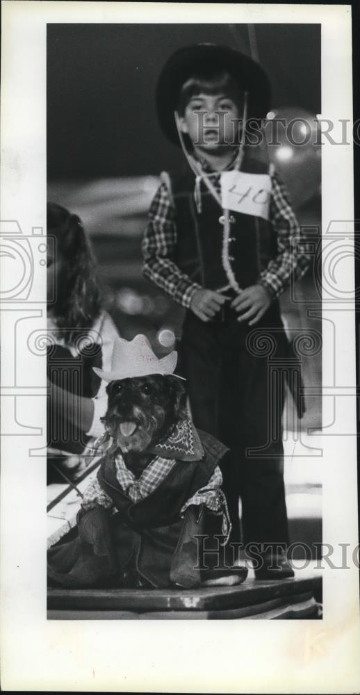 1983 Press Photo Licorice & Michael French, 6, in a Dog Show in Oregon - Historic Images