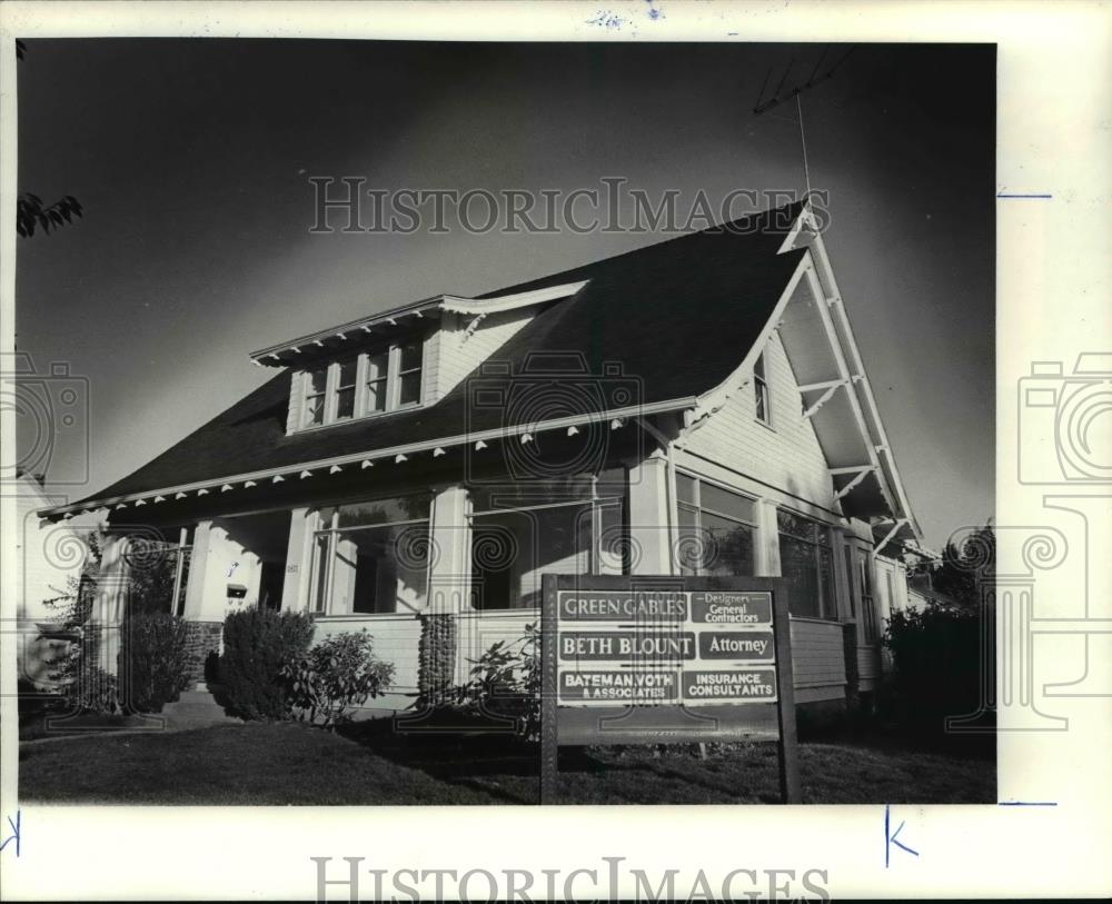1980 Press Photo Bungalow-style house, built around 1912, has been remodeled - Historic Images