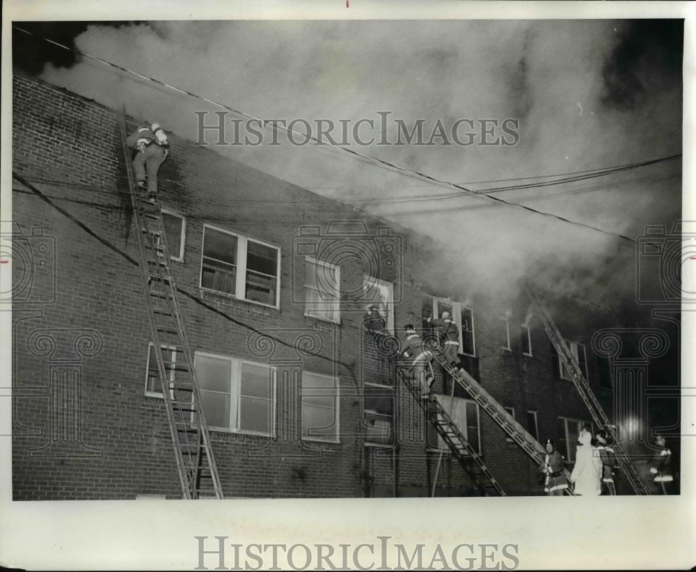 1972 Press Photo Second apartment house fire broke out in attic - orb77073 - Historic Images