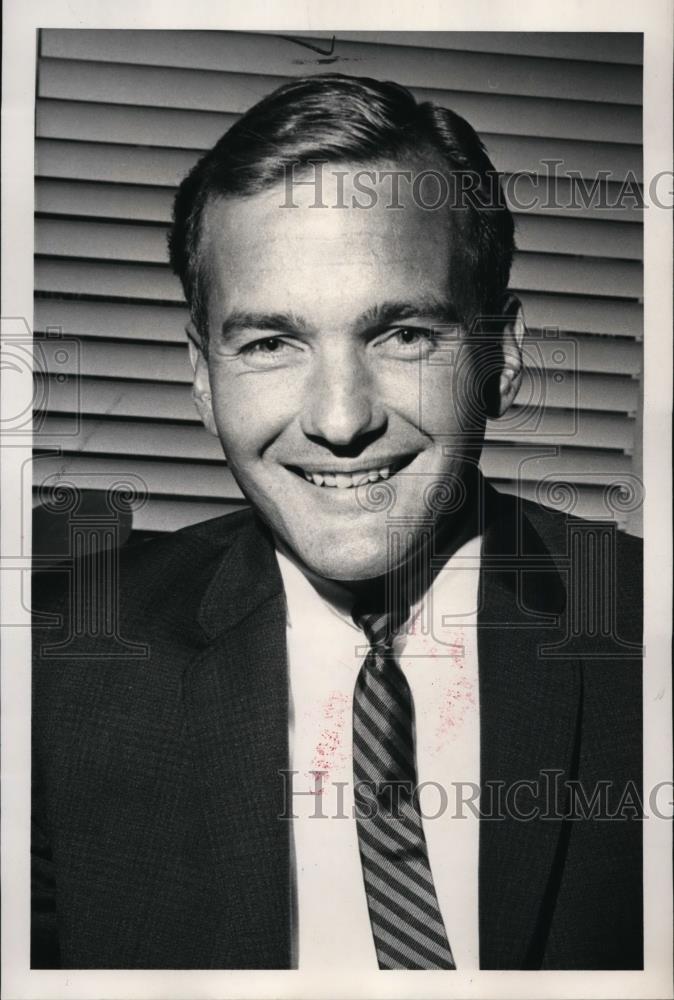 1965 Press Photo Carl A. Jones, Sales Manager for B.J. Carney &amp; Co. - spa11285 - Historic Images