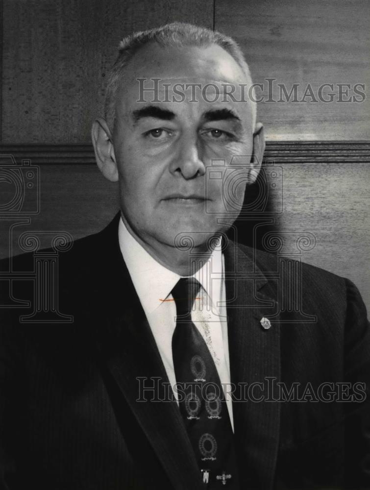 1961 Press Photo William Marshall on The Place of Advertising in Our Economy - Historic Images