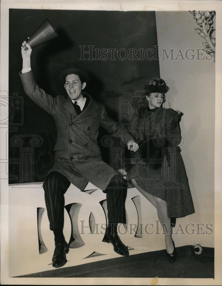 1939 Press Photo New York Models at the Wrong-Right Fashion Show NYC - neny07310 - Historic Images