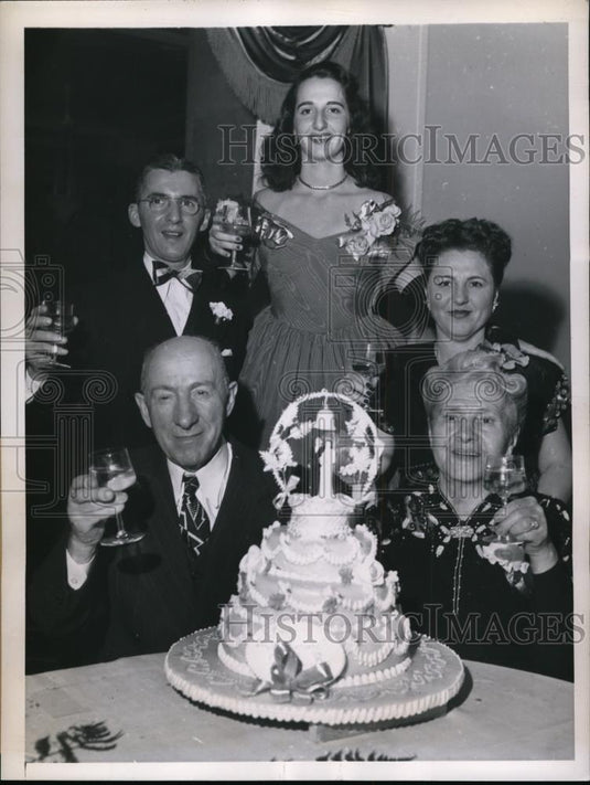 1945 Press Photo New York Cluck's & Taback's Celebrate  Three Occasions NYC - Historic Images