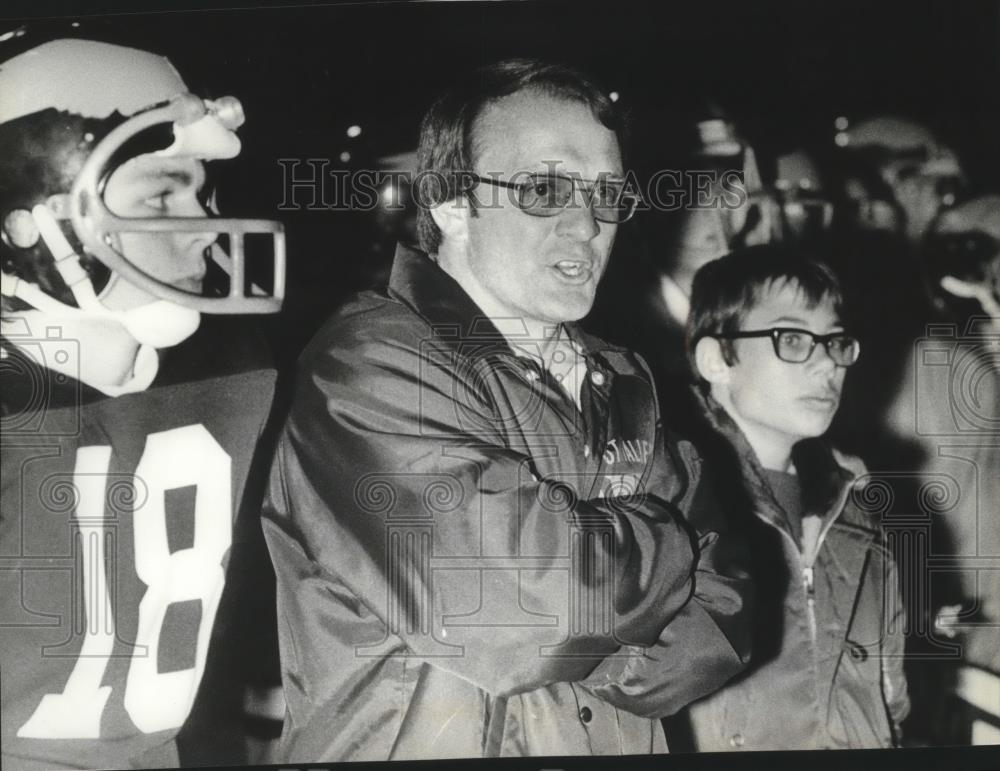 1970 Press Photo Football coach Randy Behrens - sps03162 - Historic Images