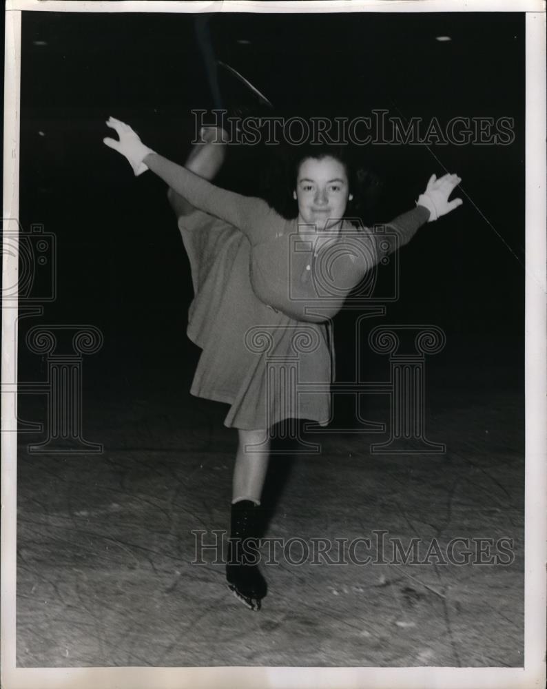 1938 Press Photo New York Mary Olive Winslow at opening of Skating Club NYC - Historic Images