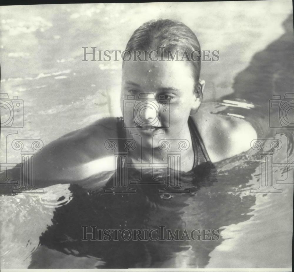 1975 Press Photo Kathy Heddy swimming - sps03329 - Historic Images