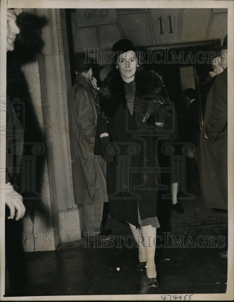 1938 Press Photo New York Mrs Thomas E Dewey leaves husbands headquarters NYC - Historic Images