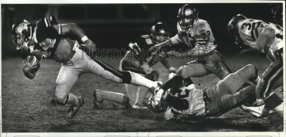 1982 Press Photo Jason Kane in Action of Frontier High School Football - Historic Images