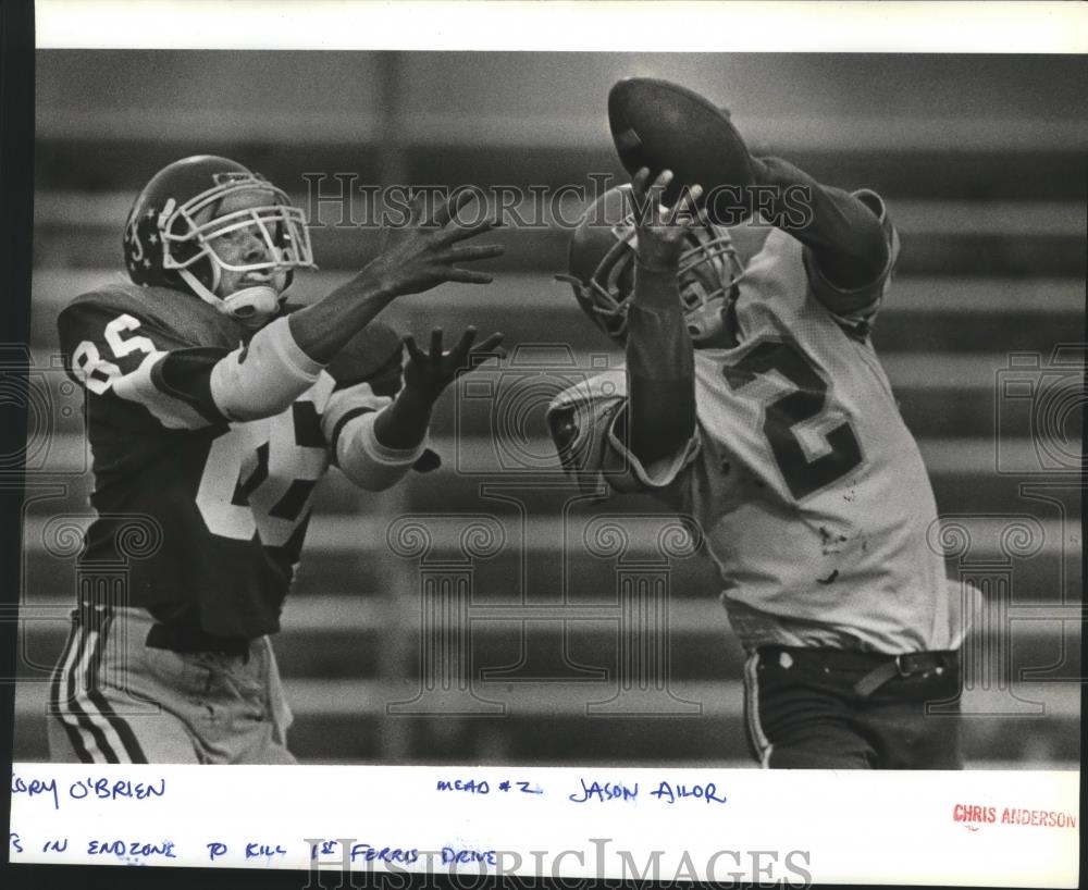 1988 Press Photo Jason Ailor of Mead Intercepts the Football During Play - Historic Images