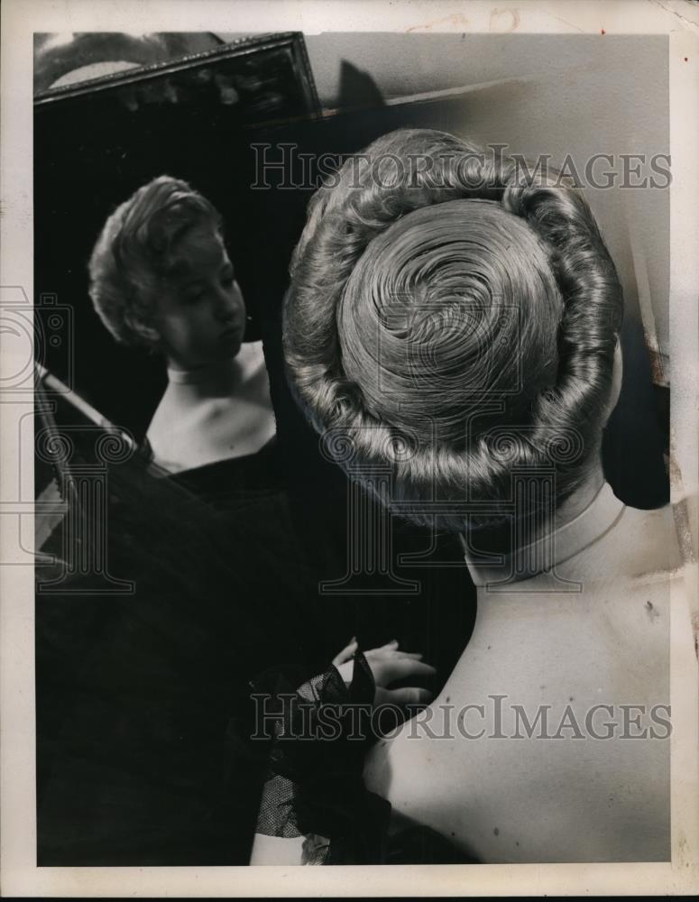 1939 Press Photo New York Ellen Reine wears the whirlpool NYC - neny07355 - Historic Images