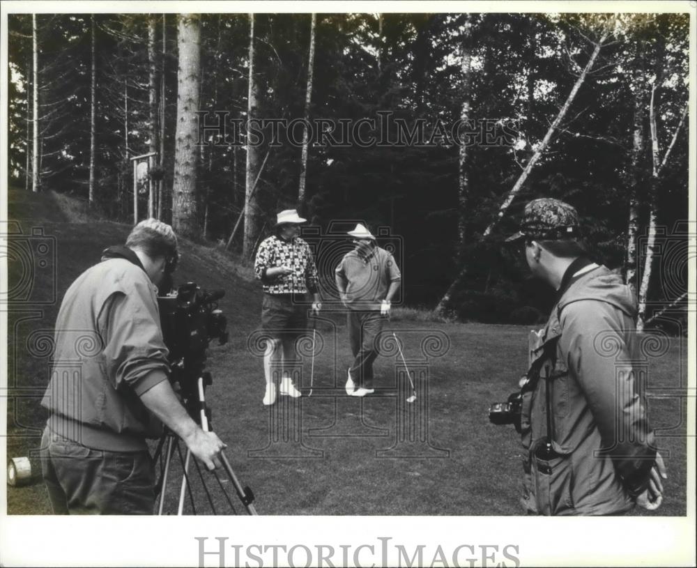 1994 Press Photo Seattle Supersonics basketball coach, George Karl, plays golf - Historic Images