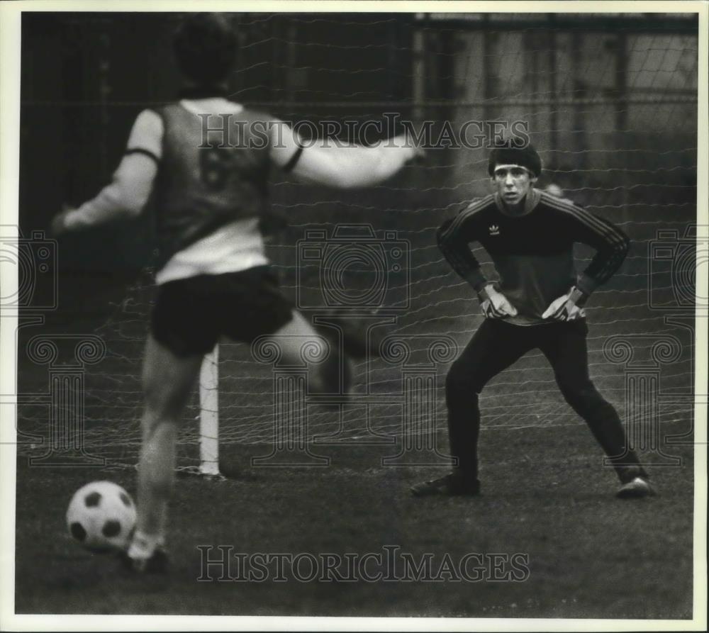 1987 Press Photo Jeff Yates-Coeur d&#39;Alene Soccer Player Defends the Goal - Historic Images