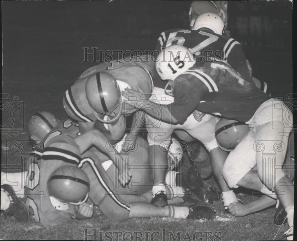 1984 Press Photo High school football players in action during a game - sps03114 - Historic Images